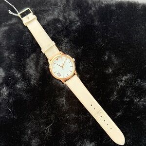 Elegant Rose Gold Tone Bulldog Watch works. Includes new battery